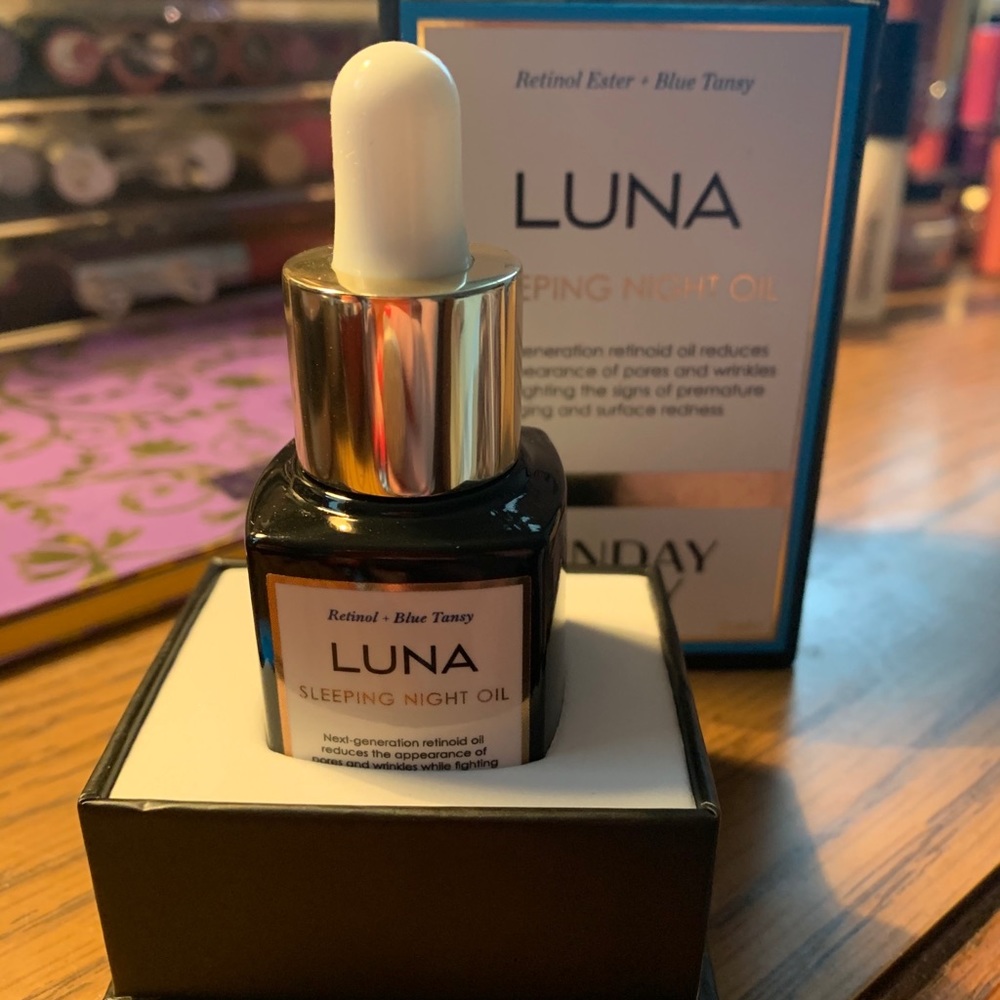 **NEW**  Sunday Riley Luna might oil